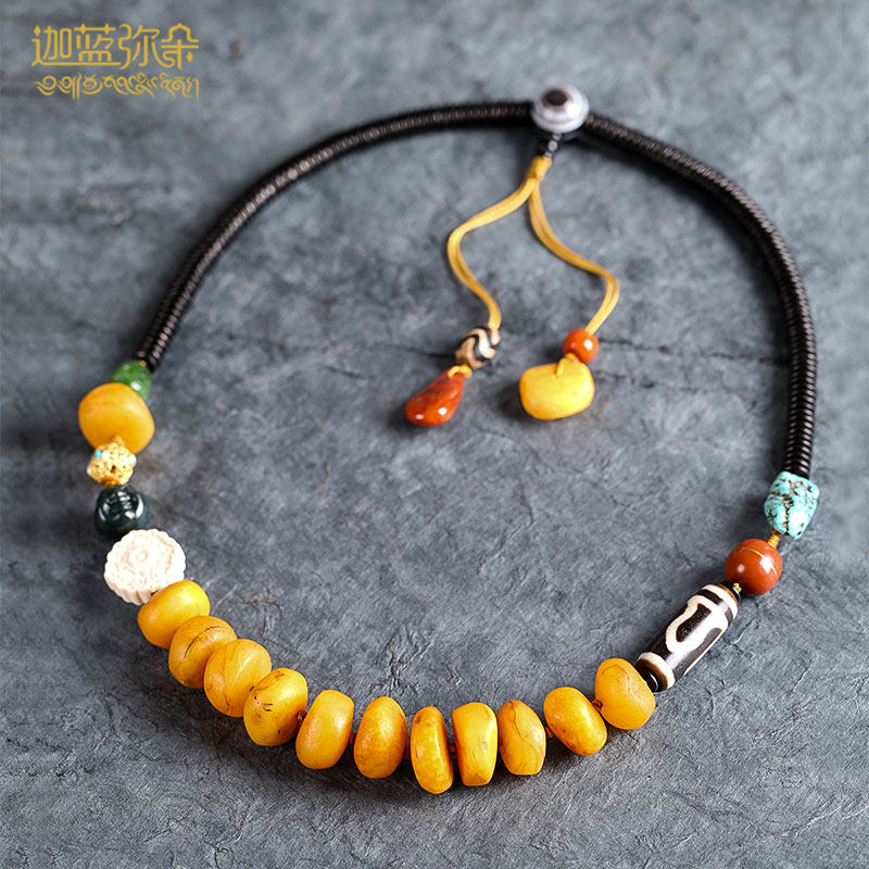(Ghana Sky Pearl) Tibetan wax Old honey wax Tibetan lock bone chain woman at first glance at the Mountain Tianzhu Smiling Buddha Accessories Necklace