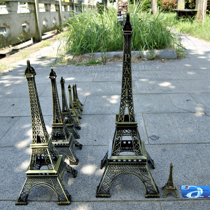 Christmas gifts for girlfriends, wives, girlfriends, teachers, classmates, Eiffel Tower home decoration, metal ornaments