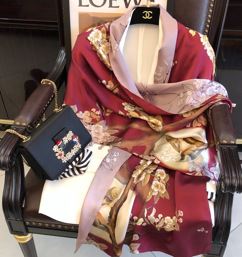 Classical Beauty Autumn Winter New Double Layer Real Silk Scarlet Women Mulberry Silk Disc Buckle Shawl Shoulder Accessories Qipao Holiday Gift scarves
