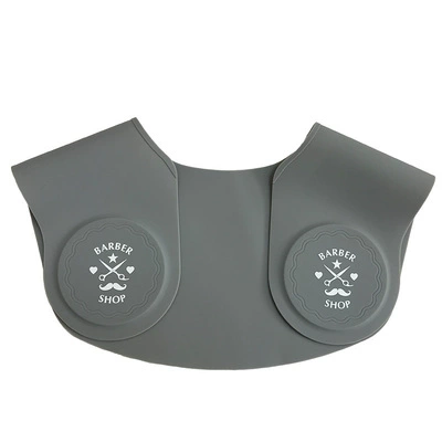 Волосы с волосами с стрижными наплечниками, плечами, волосами, шарнирной парикмахерской с горячими, приготовленными на плечах на плече