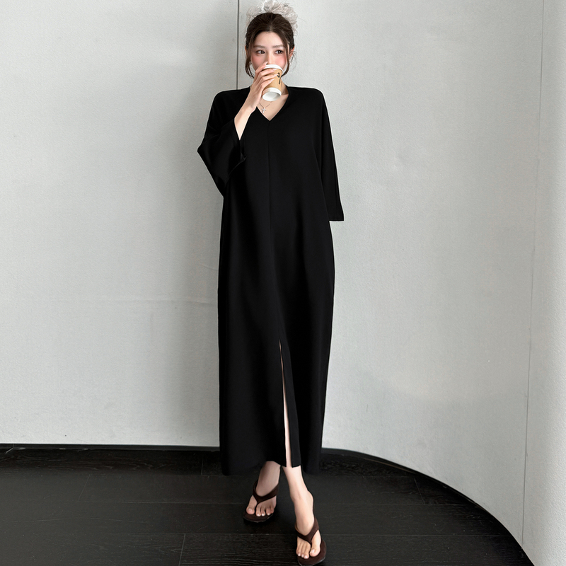 Relaxed Solid Color V-Neck T-Shirt Dress for Women, Summer Extended Length, Over-The-Knee, Loose, Slimming, Lazy Style, Slit, Light Luxury Long Dress