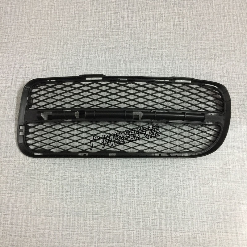 Suitable for mass transit 03-10 years Former bar grille left and right lower middle mesh intake ventilation grid fog light frame-Taobao