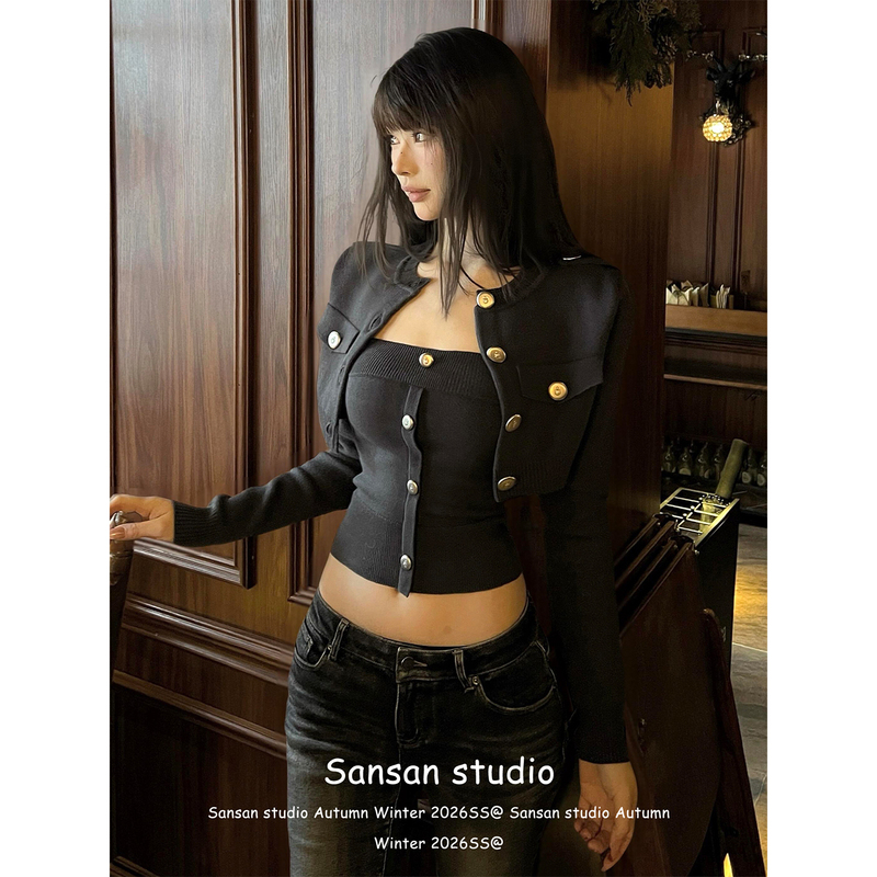 Korean-Style Knitted Cardigan for Women, Early Autumn Outfit, Metal Buckle Shoulder Patch Sweater Jacket, Slim-Fit Tube Top Two-Piece Set, Trendy Top