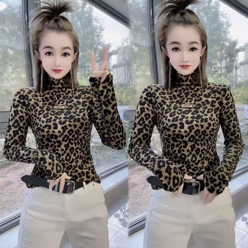 New Autumn and Winter Fashionable Leopard Print Base Shirt for Women, Stylish Printed Long-Sleeve Top, Elegant and Trendy Slim-Fit Inner Wear