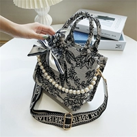 Маленький жемчужно-черный шарф с жемчугом и бесплатным шелковым шарфом.