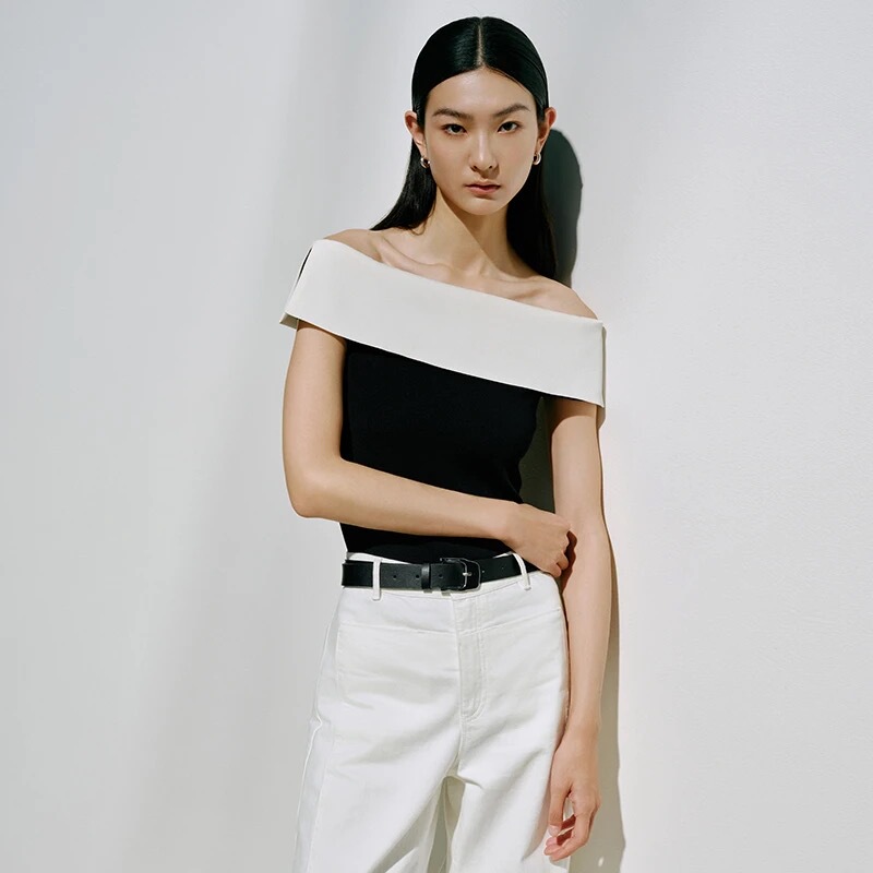 Ainos Shangyi 2025 Summer Fashion Black and White Patchwork Off-Shoulder Knit Top for Women 428104