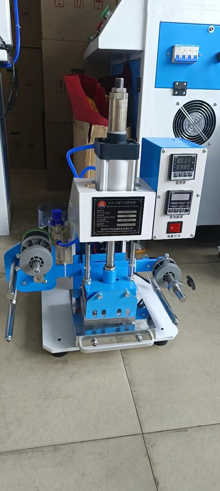 Горячая штемпелюя машина/пресс-машина None Logo