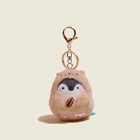 Розовый хомяк-пингвин, нелиняющая золотая пряжка, высота 8 см.