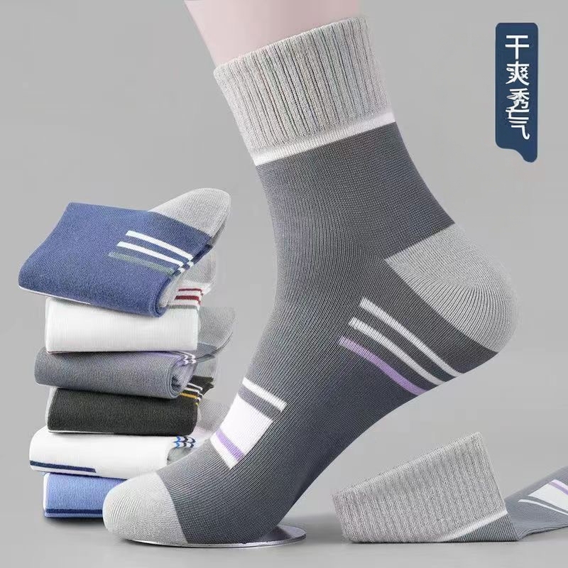 Socks for Men, Four-Season Style, Color-Blocked Stripes, Mid-Calf, Breathable, Autumn and Winter Men's Sports Socks, Simple and Versatile Long Socks for Men