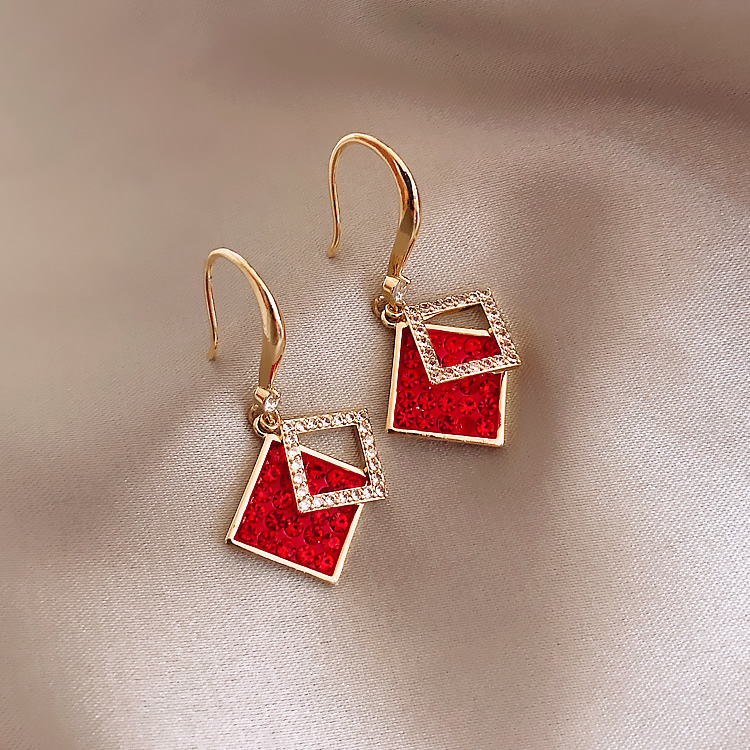 Red Advanced Sensation ~ Light Luxurious New Tide ~ Ear Pendant Mesh Red Plated Earrings Woman for New Year's Gift Ear Decoration Temperament Tide