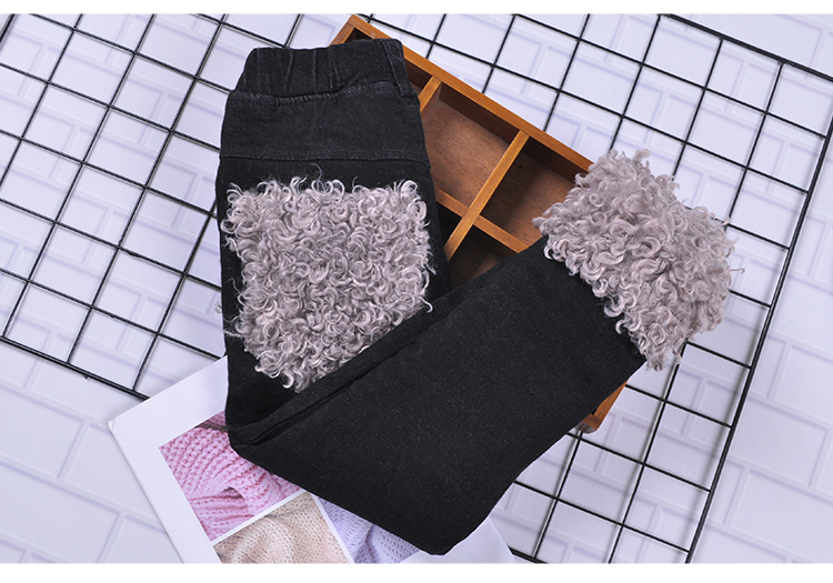 Quần jeans bé gái cộng với nhung dày mùa đông 2018 mới toét ngoại quần trẻ em ngoài quần ba dây Bắc quần jean lót lông trẻ em
