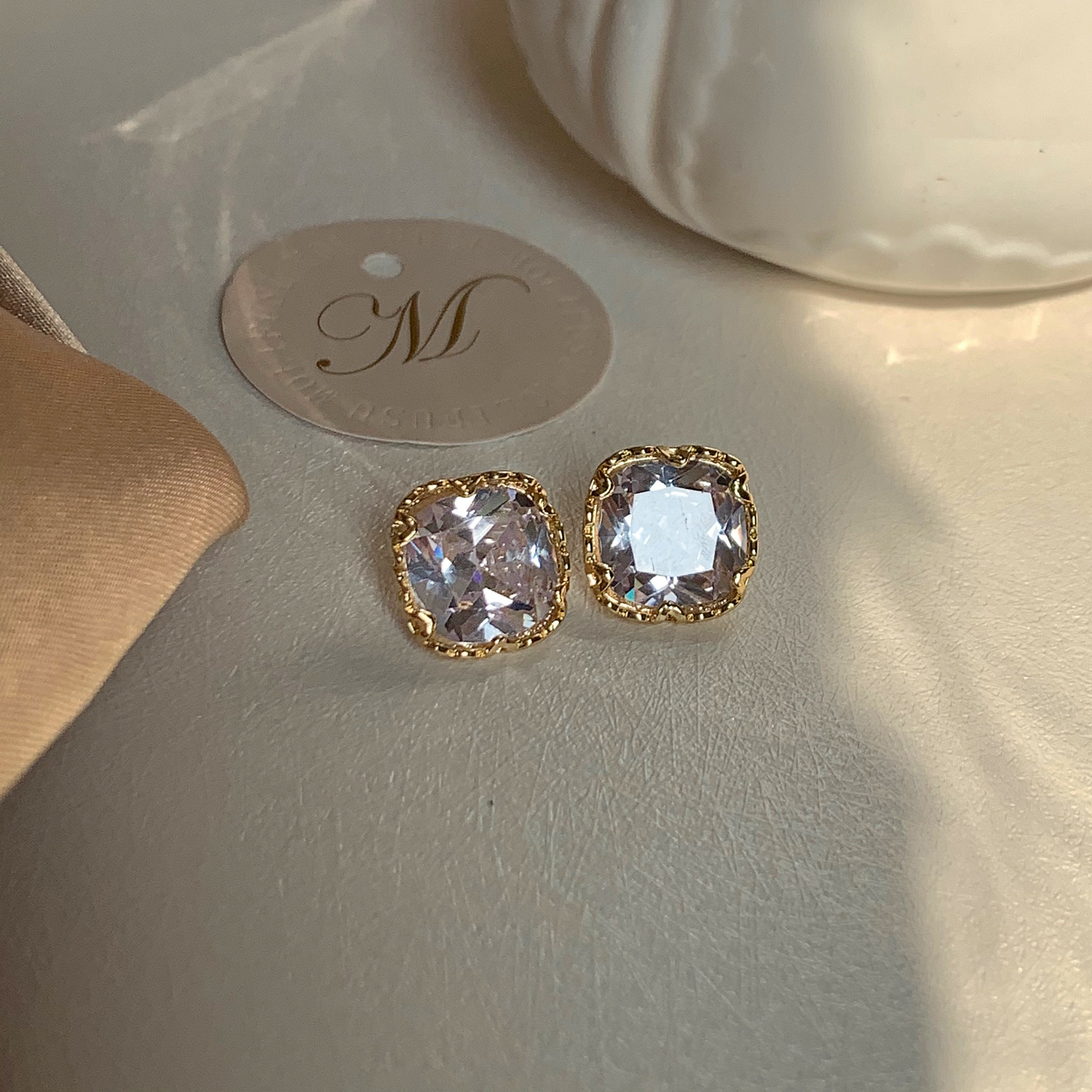 Square diamond shiny stud earrings simple female small exquisite temperament wild stud earrings 2020 new niche design ear ornament