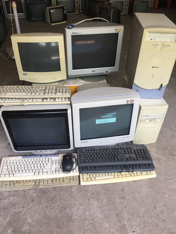 Old-Fashioned Large-Head Display, Old Computer and Old Monitor Can Be Used with Crt Image Management Computer 14 Inches 15inch 17inch