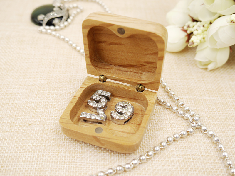 Sáng tạo xách tay hộp trang sức bằng gỗ cao cấp mini bông tai đơn giản retro nhẫn cầu hôn hộp gỗ nhỏ - Nhẫn nhẫn đôi pnj