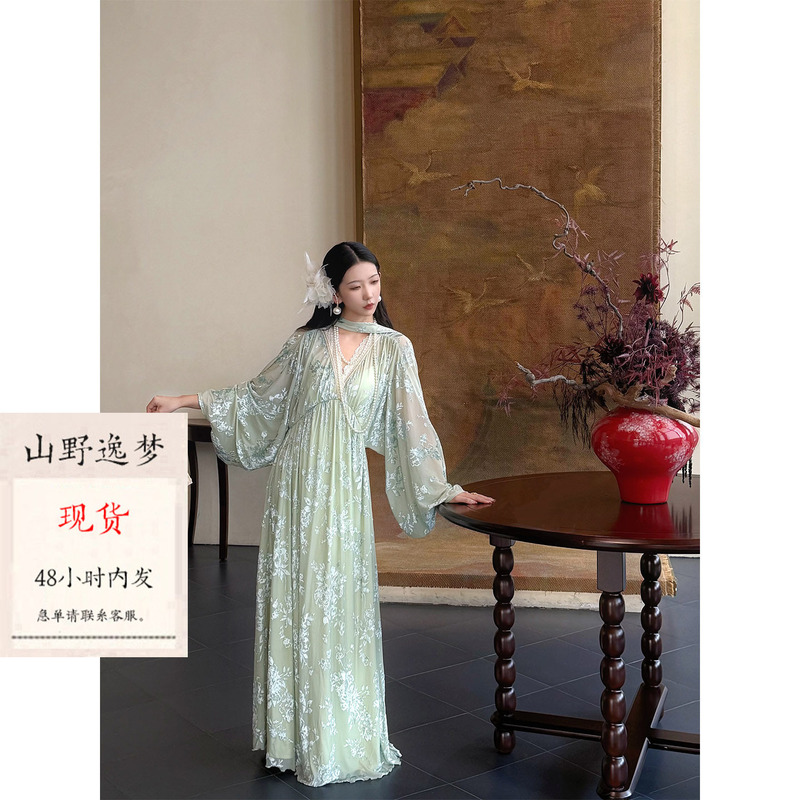 Mountain Wild Dreams'Gilded Golden Feast·Waterly Delicate' Green V-Neck Cleverly Designed Fairy-Like Flowing Long-Sleeve Dress