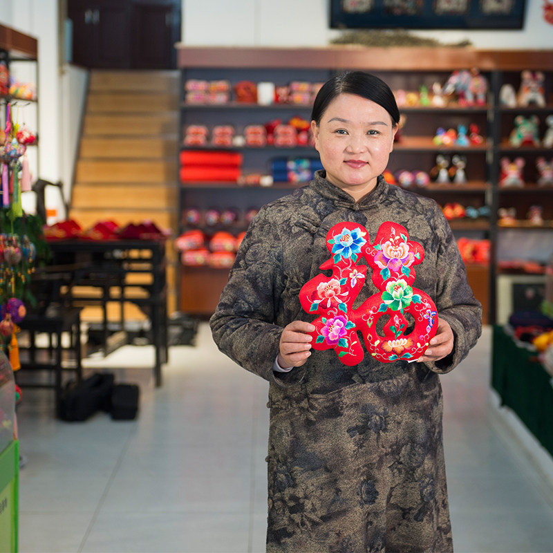 Qingyang sachet, Liu Lanfang, rich and noble flowers, Chinese style, hand-embroidered, New Year's gift, intangible cultural heritage