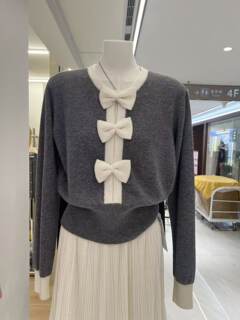 European goods 25 autumn and winter new style round neck three-dimensional bow decoration, sweet and age-reducing 100% woolen sweater