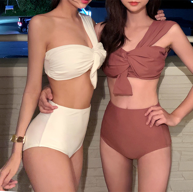 2019 new Korean minimalist bikini Sexy inclined shoulder small breasts to woo high waist cover with slim two-piece swimsuit woman