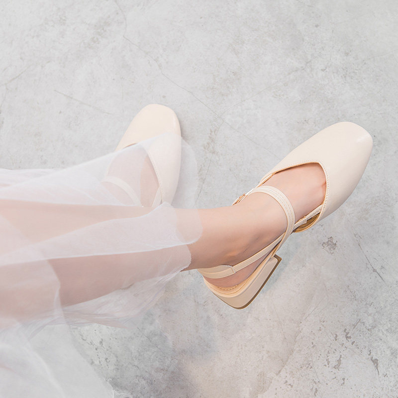 Fashion sandals women's 2021 summer hot style new Korean version all-match middle-heeled Roman word buckle straps thick-heeled toe shoes