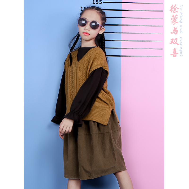 New girls spring and autumn brown knit waistcoat, small and small children Korean version baby coat, thickened warm sweater