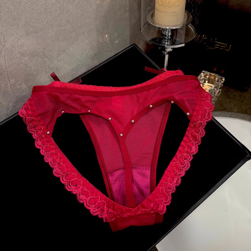 Visual Peach-Shaped Buttocks! Hollow-Out Studded Women's Sexy and Alluring Panties, Thin Summer Style New Trendy Triangle Briefs