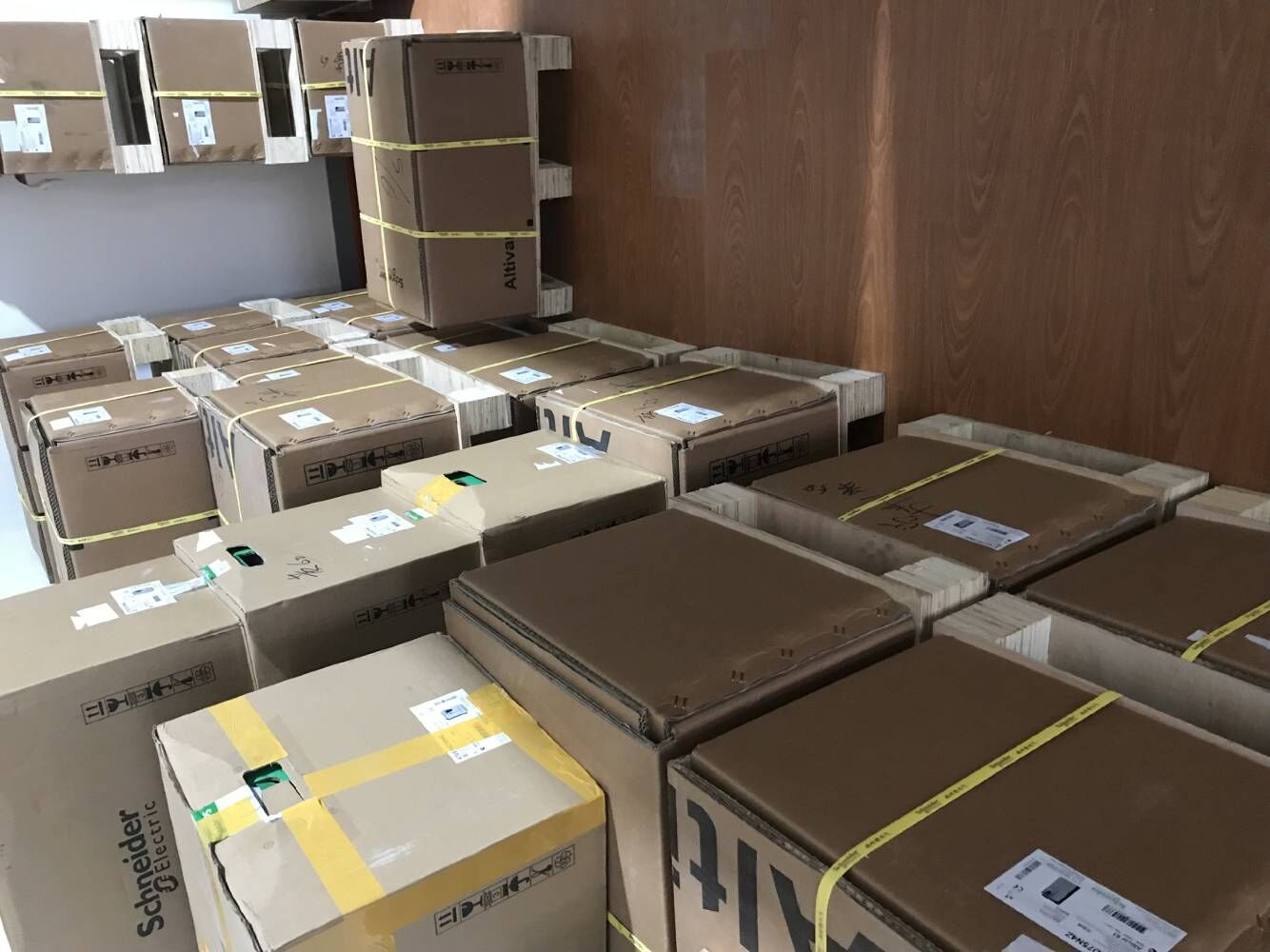 Schneider ATV71HC11N4 380 ~ 480V Chinese panel EMC brand new original dress