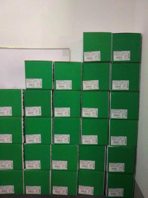 Schneider frequency converter ATV61HU22N4Z brand new original goods supply 18151427902