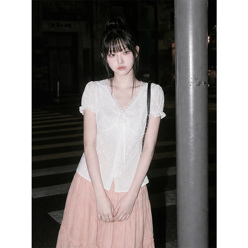 Korean-Style White Hollow-Out Lace Puff-Sleeve Blouse V-Neck Short-Sleeve Shirt for Women, Summer Sweet and Elegant Top Korean-Style White Hollow-Out Lace Puff-Sleeve Blouse V-Neck Short-Sleeve Shirt for Women, Summer Sweet and Elegant Top
