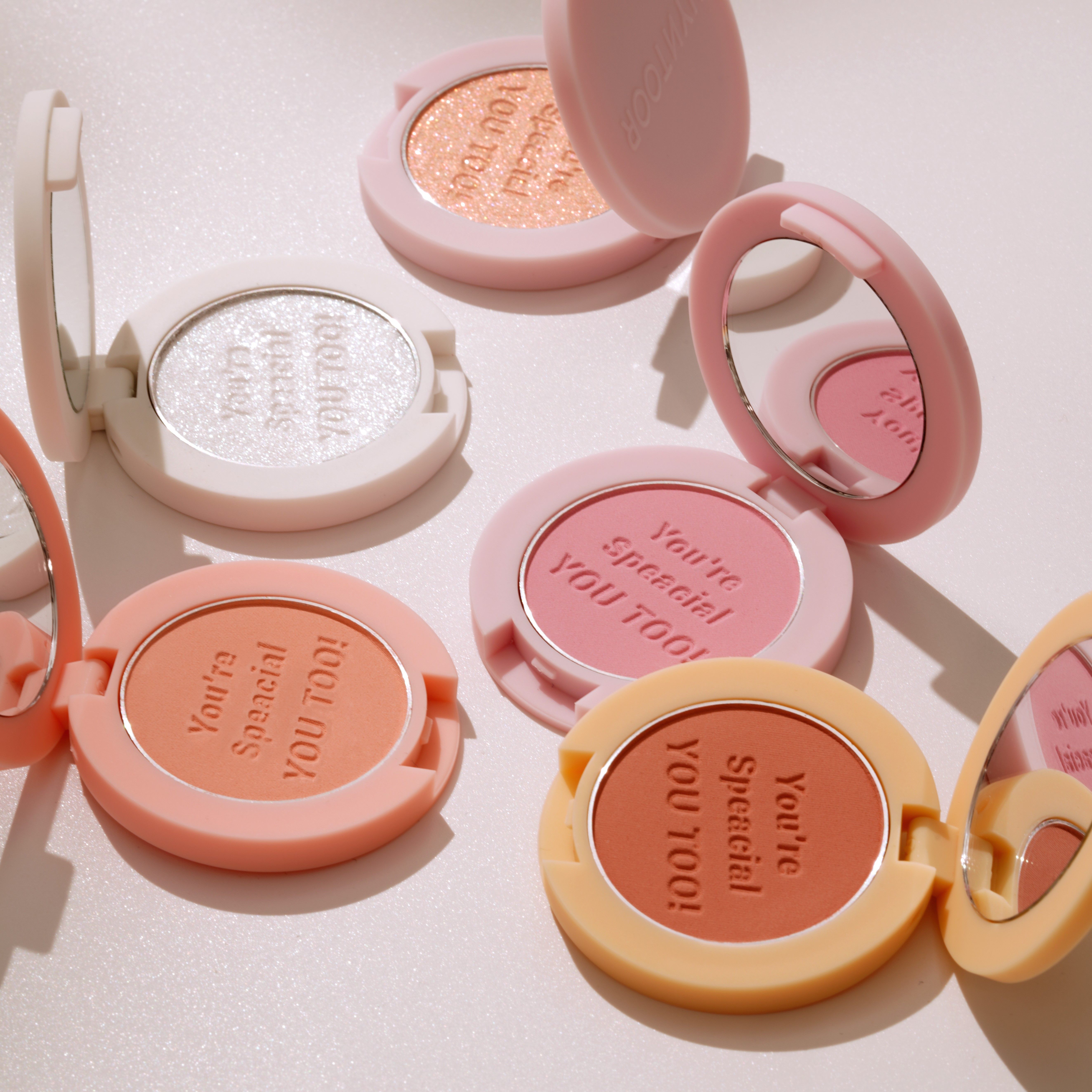 HYNTON BLACK RABBIT Cartoon Blush with high light and persistent moisturizing expats with natural repaintness new hands nude makeup