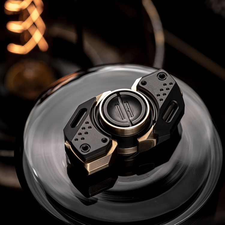 Old blacksmith BIT09SE brass zircons fingertip top retro red copper mechanical wind fingertips Toy Metal Decompression