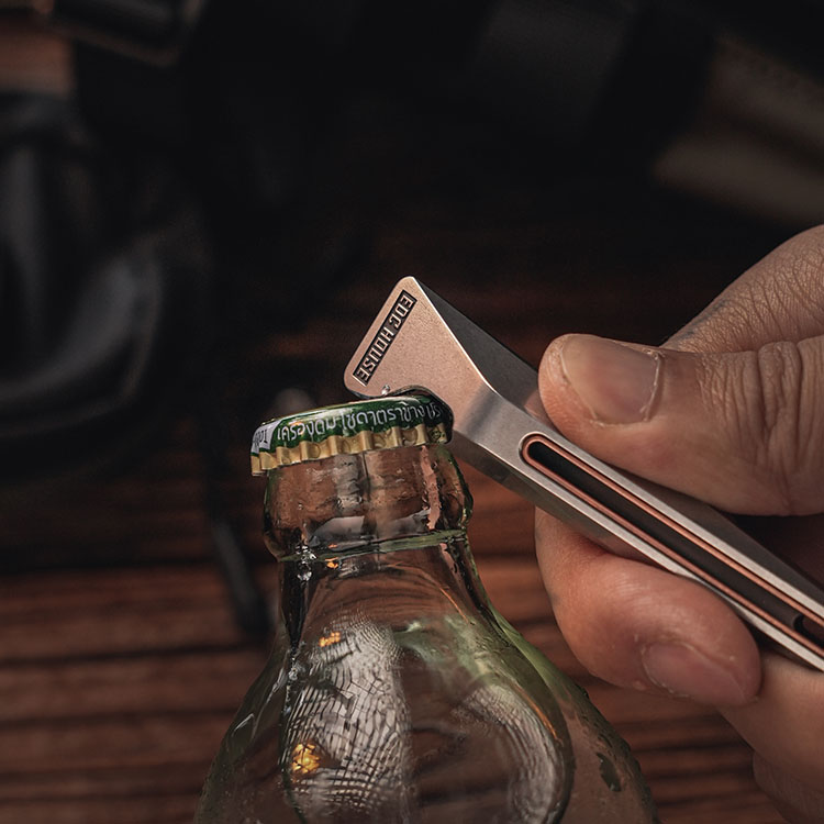 Austria imports N690 steel multifunctional crowbar bottle opener screw driver portable collection to play EDC prying sheet