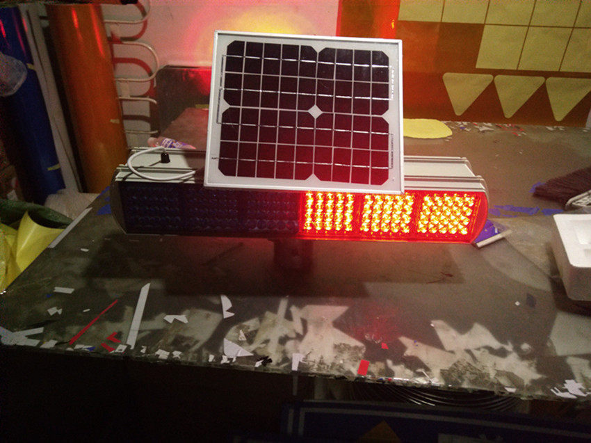 Double-sided LED solar 6 red and blue flashing lights Construction lights Solar warning lights Highway flashing lights