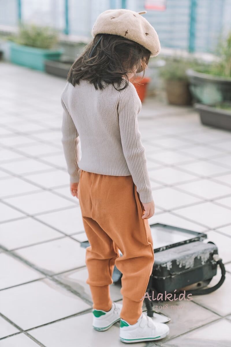 Quần áo trẻ em tinh tế mùa thu 2018 quần mới cho trẻ em thể thao và giải trí lỏng lẻo Quần đan 2621 quần short bé gái