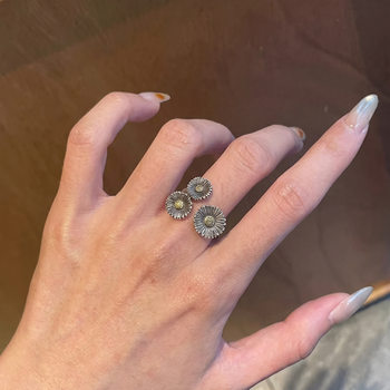Retro style three-dimensional daisy flower ring for women, new style, wide face, versatile opening, adjustable hand jewelry for women