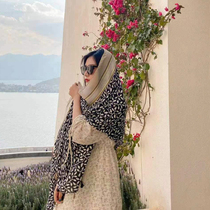 Spring and autumn retro color printing womens cotton linen thin scarf shawl elegant mother gift scarf travel photo