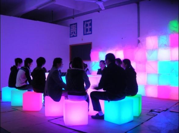 Light cube bàn cà phê bàn ​​cà phê LED nhỏ bàn cà phê nhựa nhỏ vuông bàn thanh đồ nội thất đơn giản hiện đại bàn ăn - Đồ nội thất thiết kế ghế thư giãn đọc sách