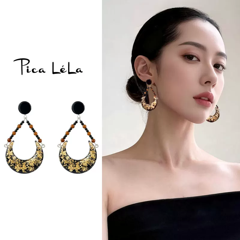 Retro earrings, light luxury style