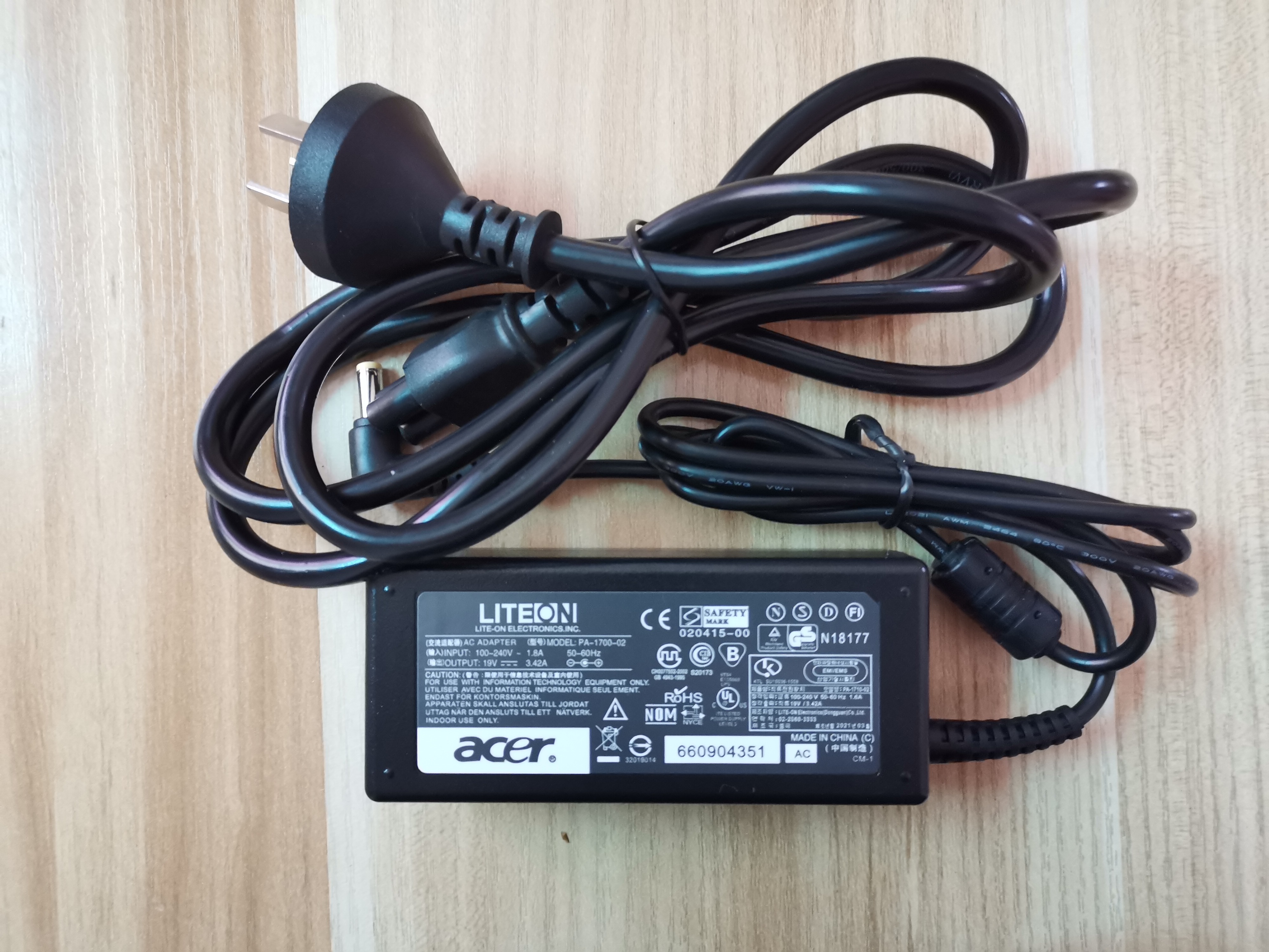 The original ACER macro E5-471G-57WZ 39TH 55AG 50R4 laptop charging supply adapter line