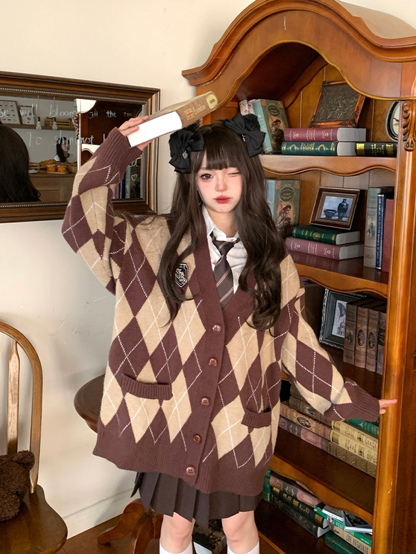 Half a Spoon of Sugar Original British Style Argyle Knit Sweater V-Neck Loose Casual Cardigan Jacket for Spring and Autumn