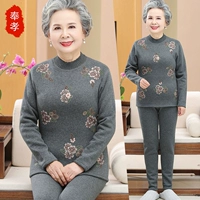 Большой цветок серый