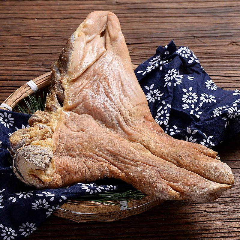 Hubei La pig trotter local specialties Tujia la pig leg whole farmhouse homemade old bacon bacon ham non-smoked