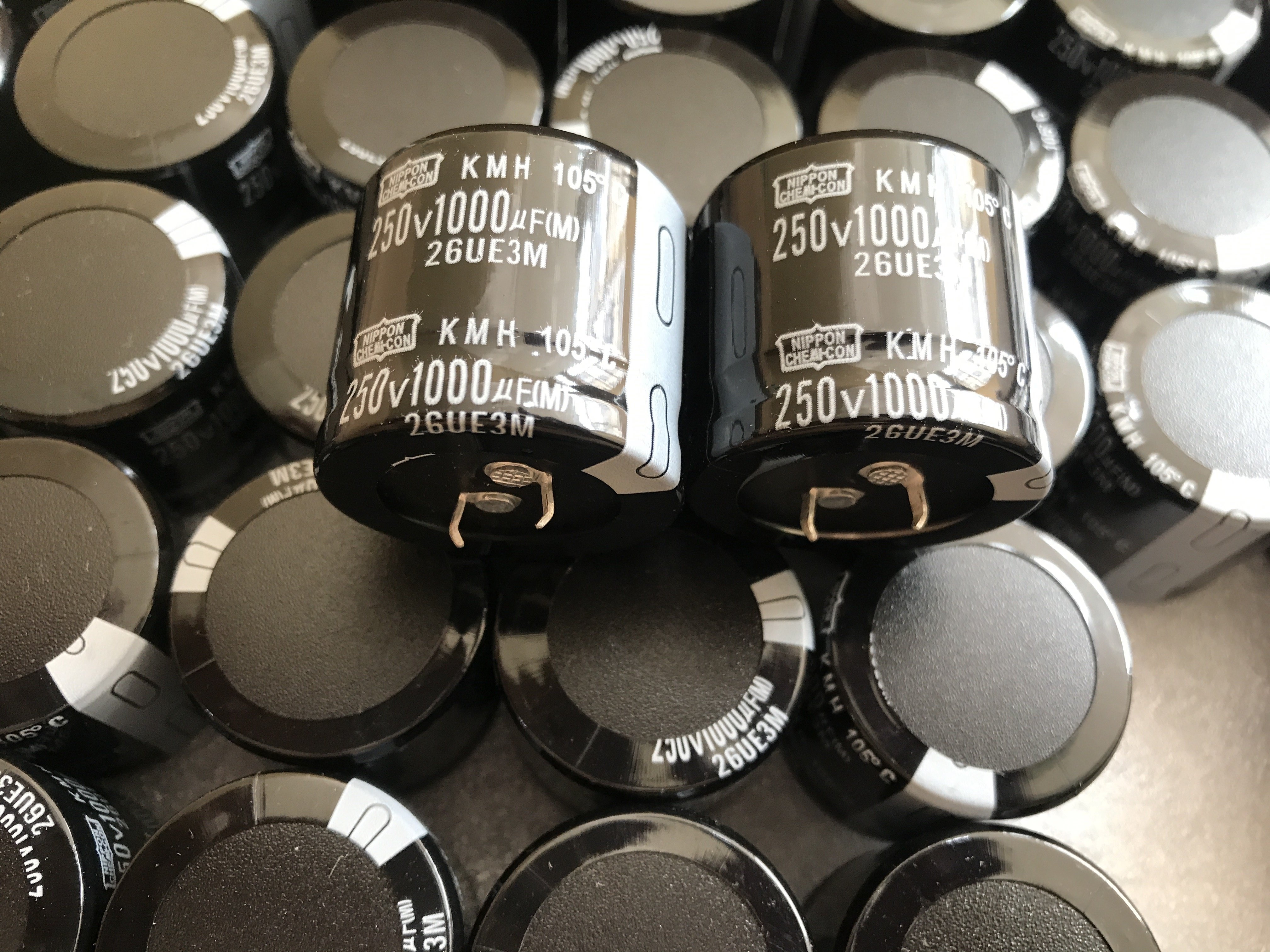 250V1000UF Black Diamond electrolytic capacitor volume 35X30 1 8 Yuan can be booked