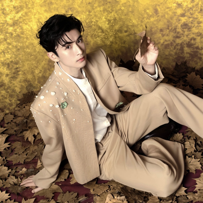 Zhang Yunlong's Same Style Stand-Collar Men's Suit with Handmade Floral Design, High-End Casual Blazer