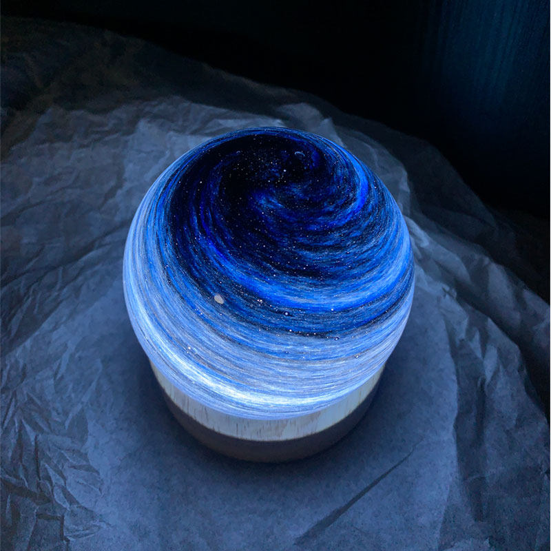 「左耳が言う」惑星ライトクリスタルボール卓上オーナメント星空ナイトライト男性と女性へのユニークな高級誕生日プレゼント