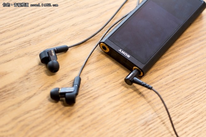 一把握住的小黑砖 索尼ZX300A体验