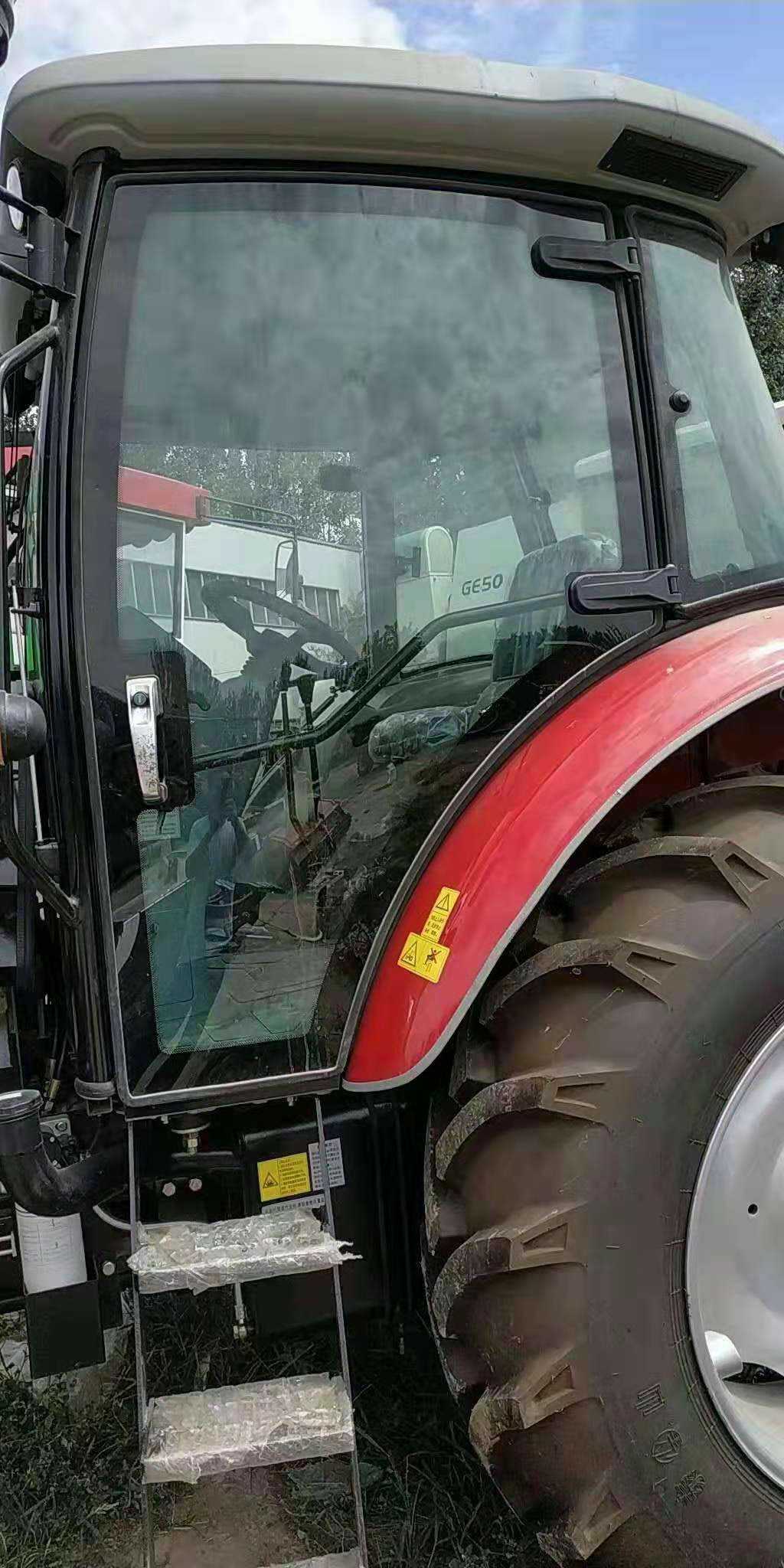 Cab door glass for tractors such as Ochedeo Ward Taishan Shuhe Rizawa Dongfeng Fukuda and others