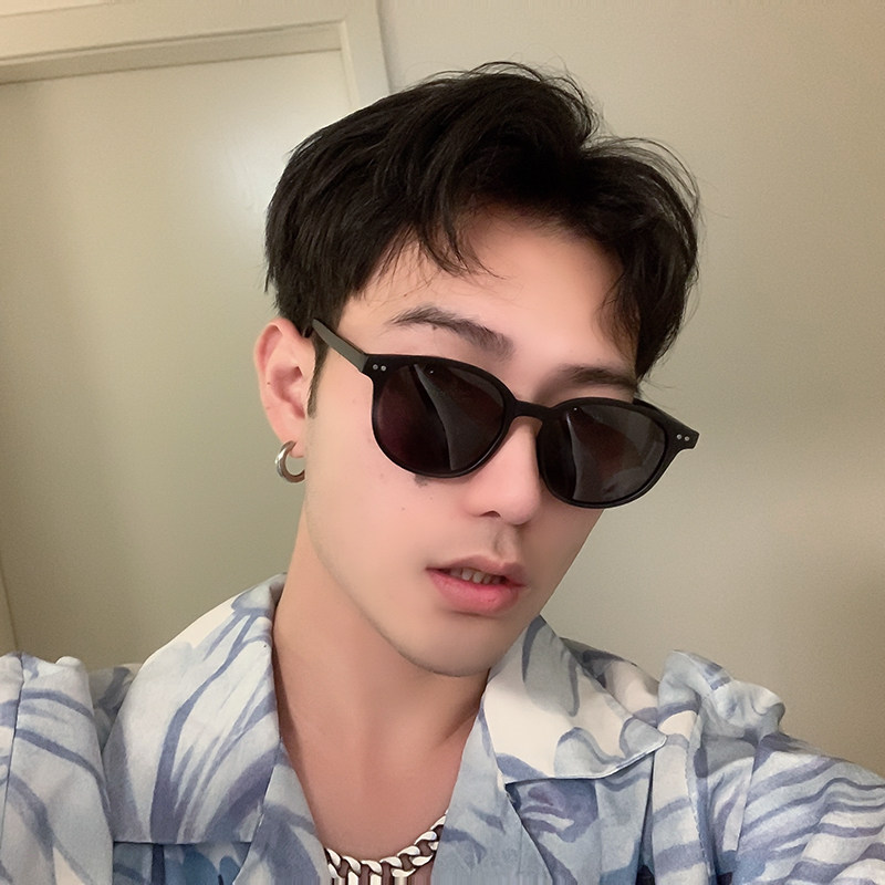 Korean version of oval fashion minimalist classic paragraph box sunglasses male TR90 100 hitch super light polarized anti-ultraviolet ink