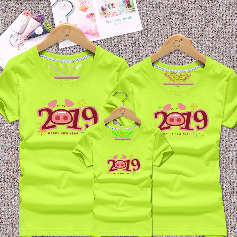 Cha mẹ cho con mặc hè 2019 gia đình mới về nhà một gia đình ba năm mới áo thun chuồng đỏ quần áo trẻ em xuất khẩu