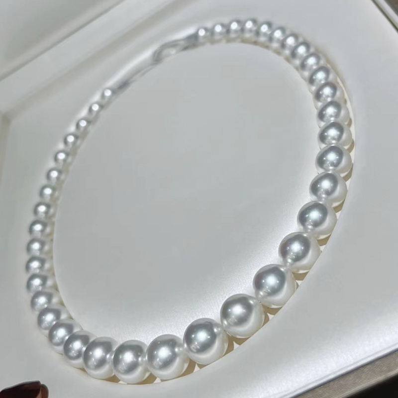 Perfectly Round, Extremely Lustrous Pearl Necklace Comparable to Australian White Cold Light Mother-Of-Pearl, Natural Freshwater Large White 9-11mm Edison Pearls