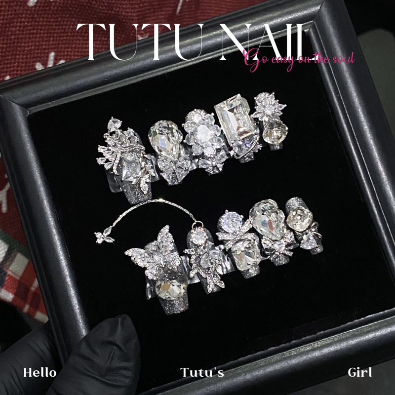 【Silver Moon】Tutu Nail Handmade Wearable Nail Art, Brightening, Heavy Craft, Sparkling Silver Wedding Nails, Butterfly Chain Short Tulle